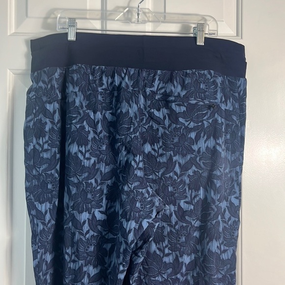 Athleta Women's Trekkie North Jogger Ethereal Bloom Cottage Blue Athleisure - Picture 6 of 15